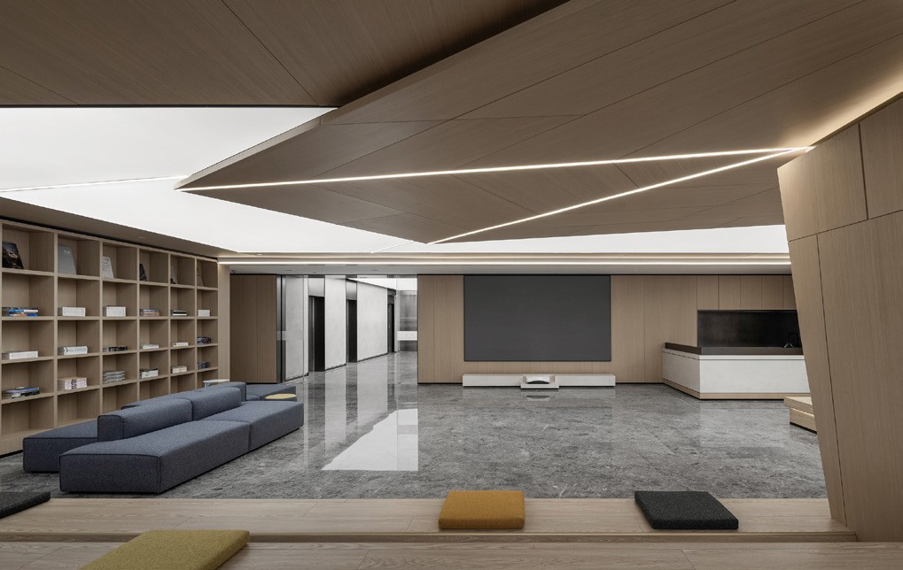 Linear lighting strip